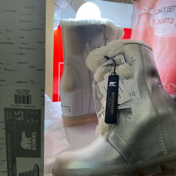 BNIB Sorel Disney Frozen Collection Silver - Picture 3 of 9
